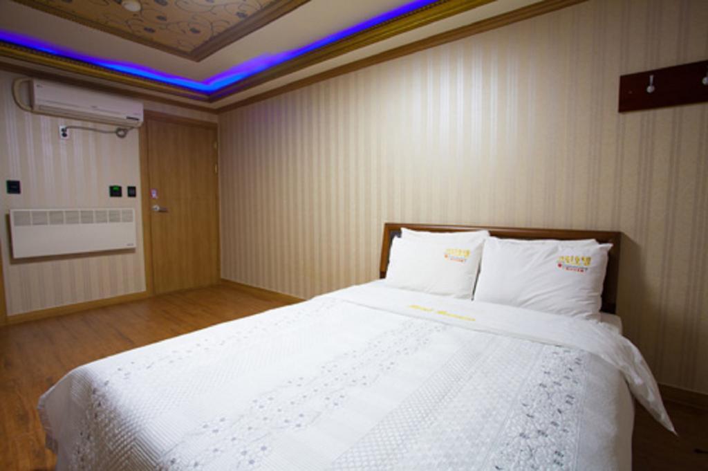 GuangJu Hotel Banana Gwangju Metropolitan City Bagian luar foto